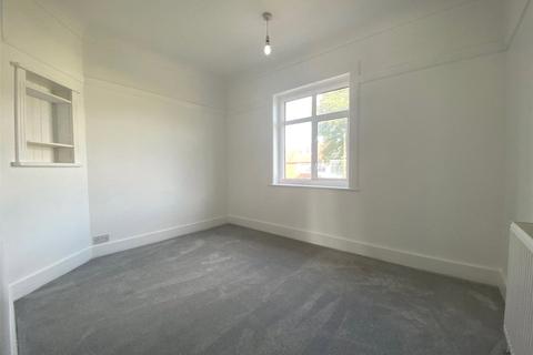 2 bedroom apartment to rent - Ladbroke Road, Redhill, Surrey, RH1
