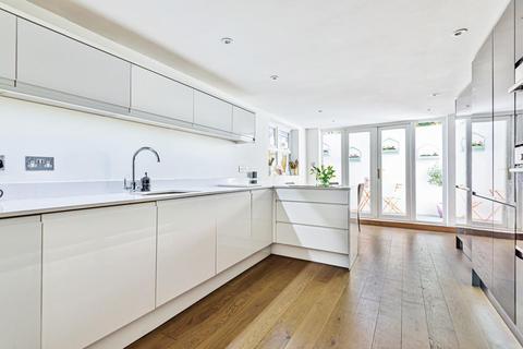 2 Weiss Road, London, SW15 1DH