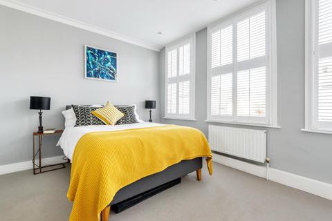 2 Weiss Road, London, SW15 1DH