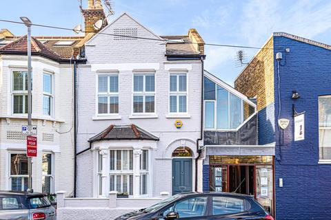 2 Weiss Road, London, SW15 1DH