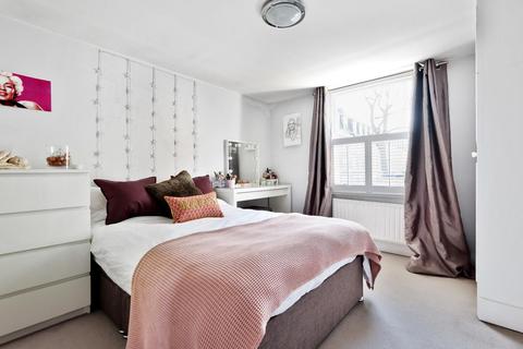 2 Weiss Road, London, SW15 1DH