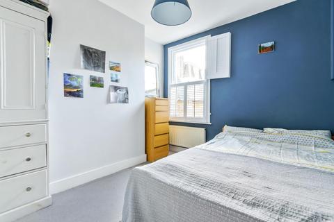2 Weiss Road, London, SW15 1DH