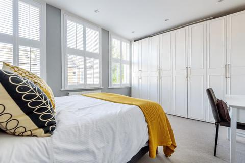 2 Weiss Road, London, SW15 1DH