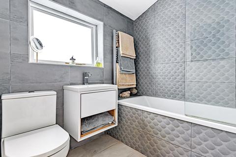2 Weiss Road, London, SW15 1DH