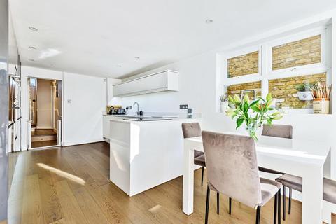2 Weiss Road, London, SW15 1DH