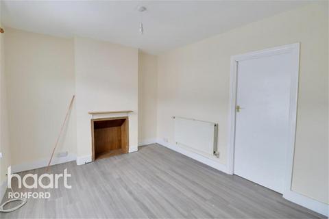 3 bedroom terraced house to rent, Dunton Road - Romford - RM1