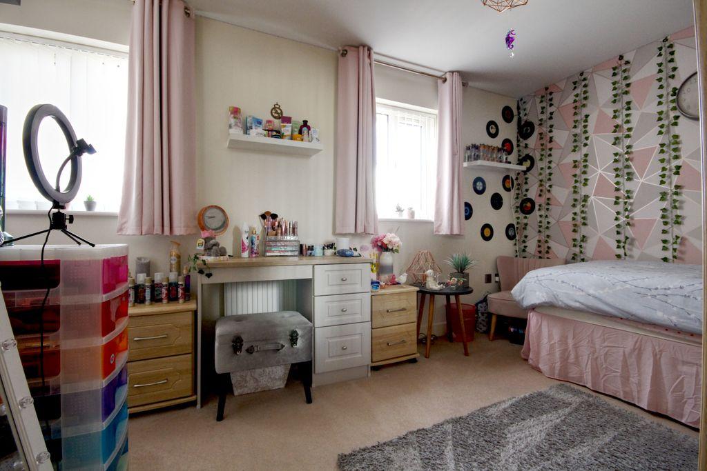 Bedroom 2 (Double)
