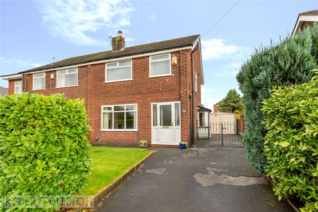 Kingsway, Alkrington, Middleton... 3 bed semidetached house £250,000