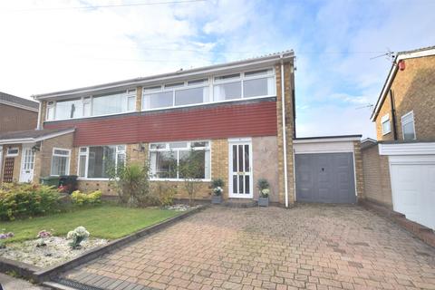 3 bedroom semi-detached house to rent, Fairfield Avenue, Whickham, NE16