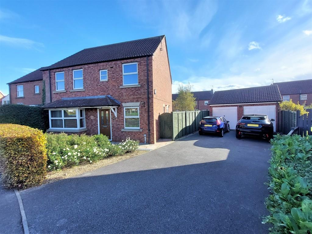 Curlew Drive, Crossgates, Scarborough 4 bed semidetached house £300,000