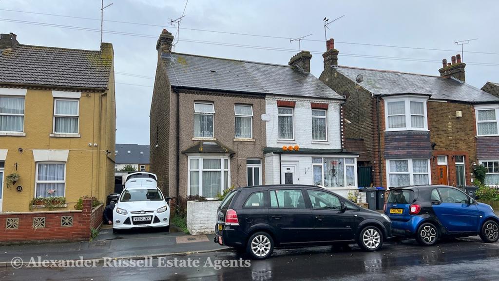 Northdown Road, St Peters, Broadstairs, CT10 2 bed semidetached house £260,000