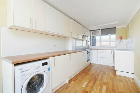 3 bedroom maisonette to rent, Distillery Walk, Brentford, London