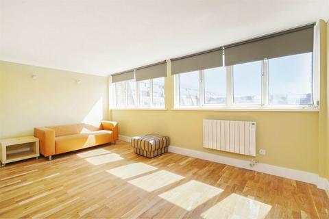 3 bedroom maisonette to rent, Distillery Walk, Brentford, London
