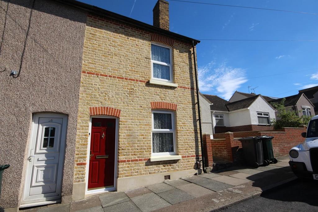 Maiden Lane, Crayford, Kent 2 bed end of terrace house £1,300 pcm (£