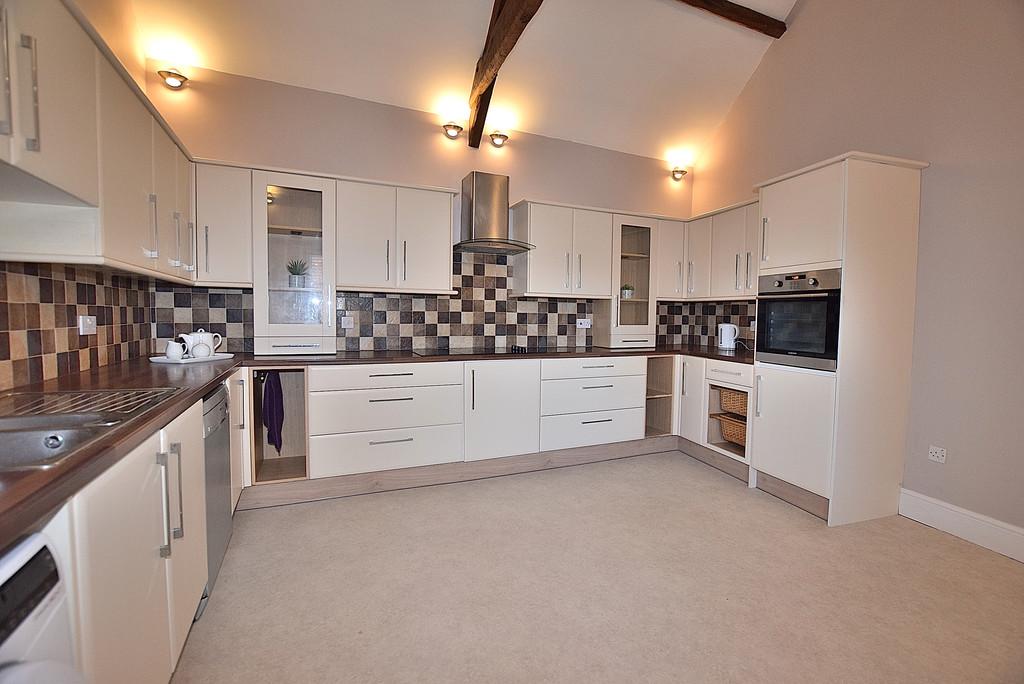 Low Green, Catterick Village 4 bed end of terrace house £1,050 pcm (£