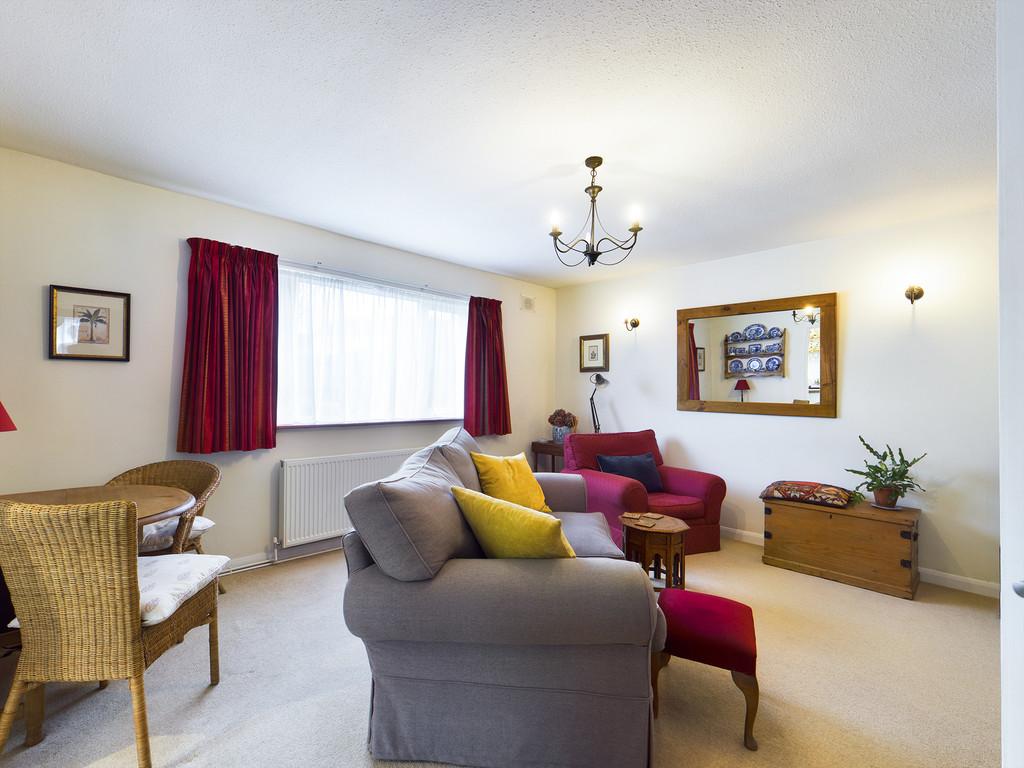 Brixham Crescent, Ruislip 2 bed £1,350 pcm (£312 pw)