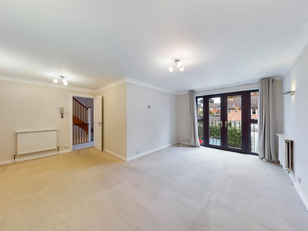 Niven Court, Sunninghill Road, Ascot... 3 bed house £1,895 pcm (£437 pw)