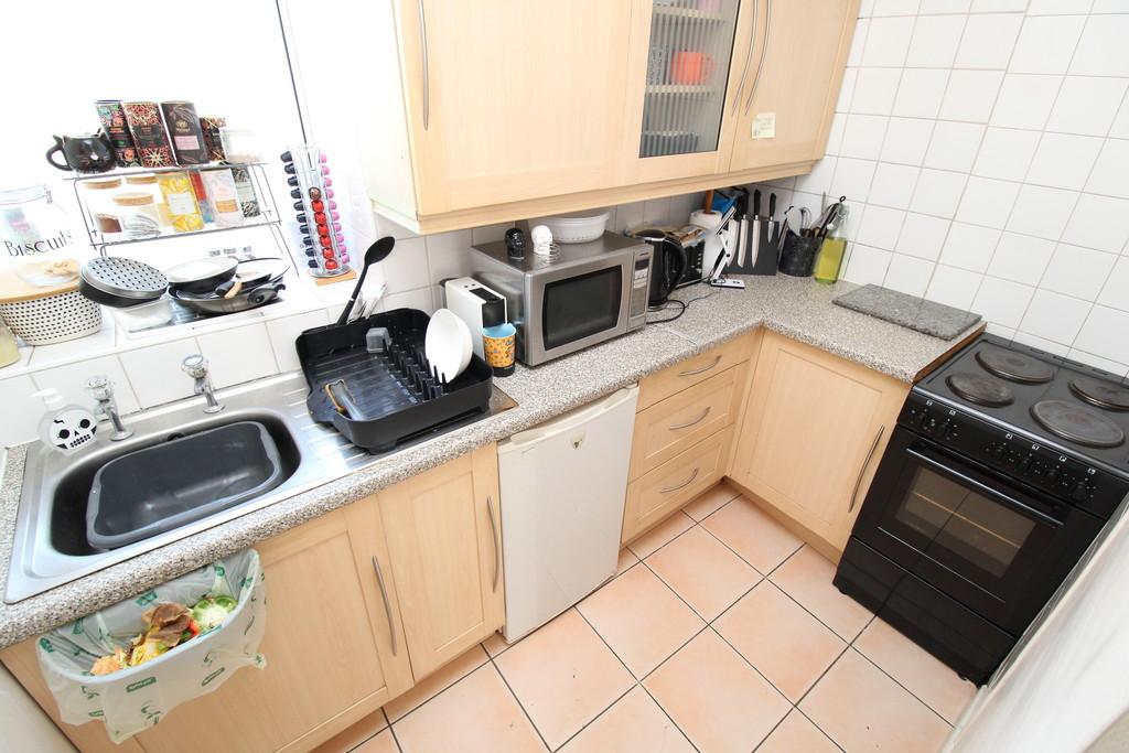 Wood Road, Treforest, Pontypridd 2 bed ground floor flat £700 pcm (£