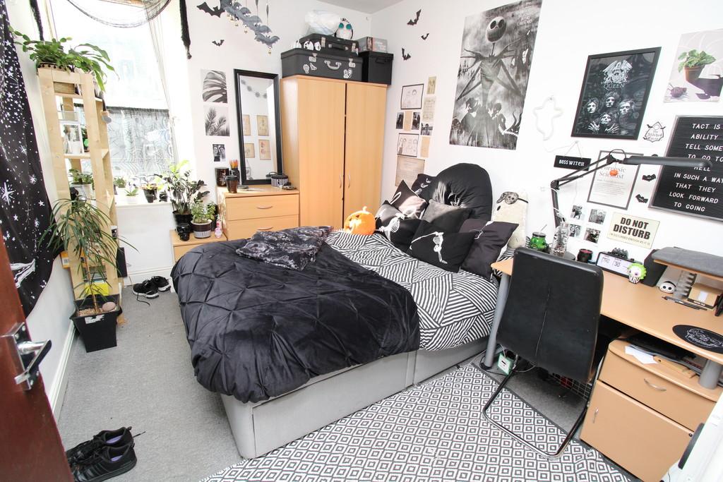 Wood Road, Treforest, Pontypridd 2 bed ground floor flat £700 pcm (£162 pw)