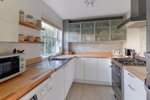 1 Fairview Close, Tonbridge, TN9 2UU