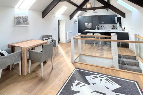 2 bedroom barn conversion to rent, London Road, Cirencester, GL7