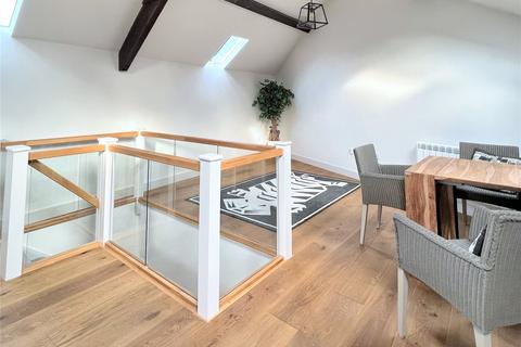 2 bedroom barn conversion to rent, London Road, Cirencester, GL7