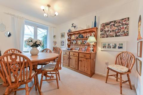 8 Blackwellhams, Chippenham, SN15 3GG