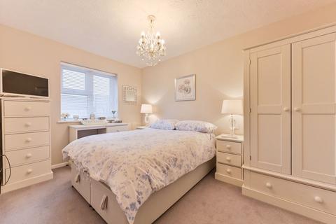 8 Blackwellhams, Chippenham, SN15 3GG