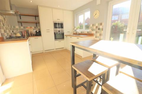 31 Hulme Close, Bromborough, Wirral, CH62 2EY