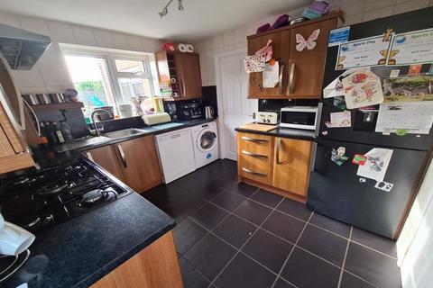 182 Park View, Crewkerne, TA18 8JL