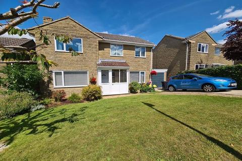18 Bincombe Drive, Crewkerne, TA18 7BE