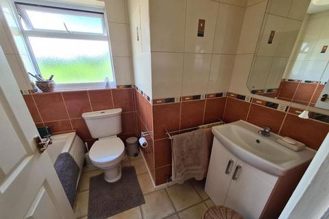 18 Bincombe Drive, Crewkerne, TA18 7BE