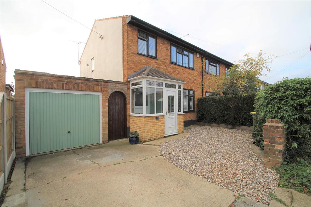 Orchard Avenue, Hockley 3 bed semidetached house £395,000