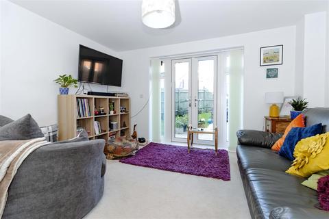 6 Iris Close, Worthing, BN13 3WU