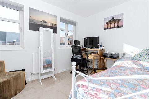 6 Iris Close, Worthing, BN13 3WU