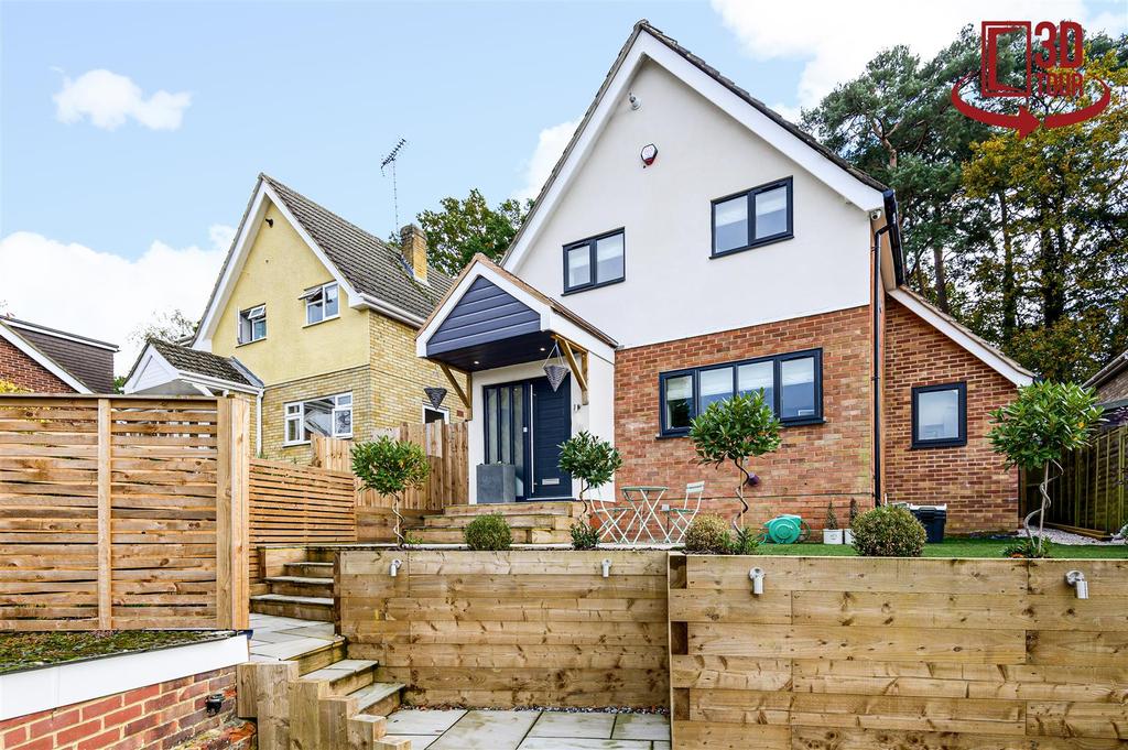 Greenwood Road, Crowthorne, Berkshire, RG45 6JS 3 bed detached house £550,000