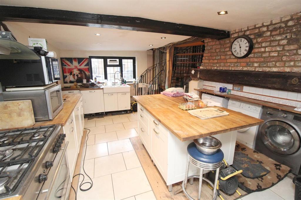 Drury Lane, Houghton Regis, Dunstable 1 bed terraced house £210,000