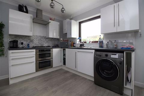 38 Ashdown Walk, New Milton, BH25 6TX