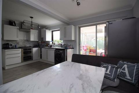 38 Ashdown Walk, New Milton, BH25 6TX