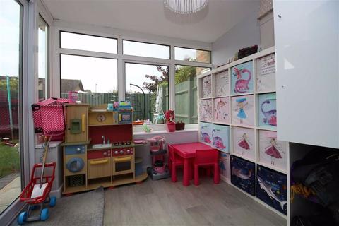 38 Ashdown Walk, New Milton, BH25 6TX