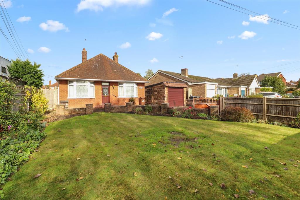 Hawks Road, Hailsham 2 bed detached bungalow £295,000