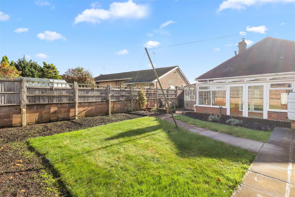 Hawks Road, Hailsham 2 bed detached bungalow £295,000