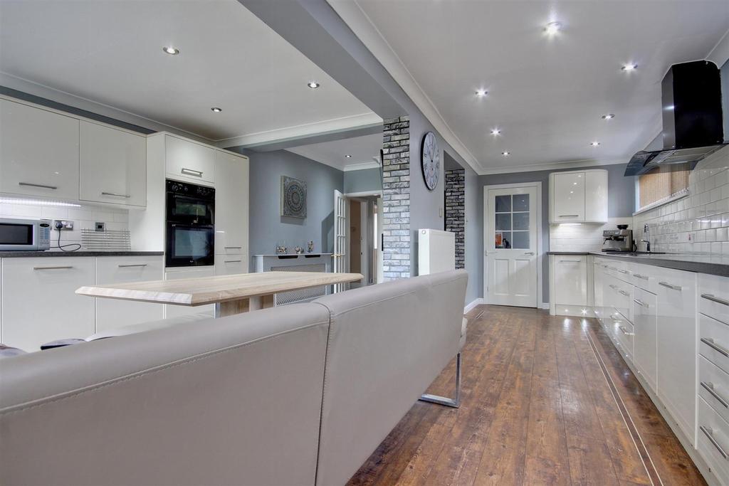 Carr Lane, Willerby, Hull 4 bed detached house £399,000