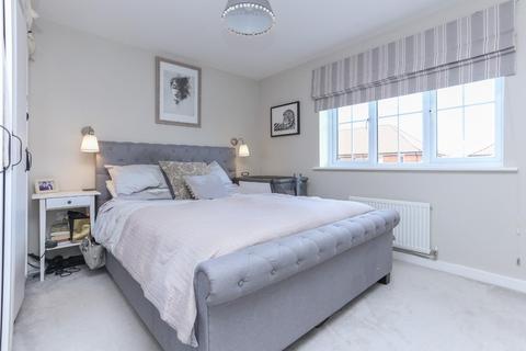 24 Central Boulevard, Aylesham, Canterbury, CT3 3FF