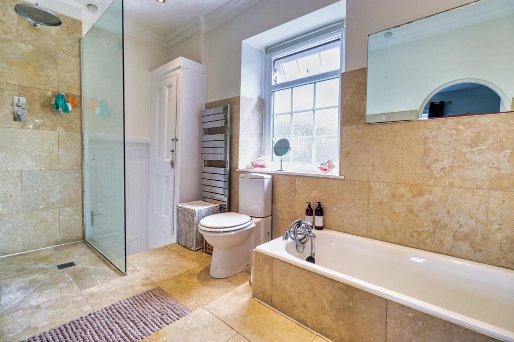 'jack n jill' bathroom