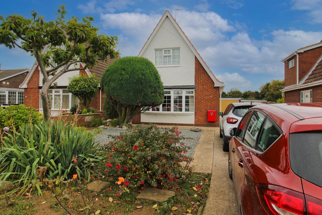 Queens Mead, Aldbrough 2 bed detached house £175,000