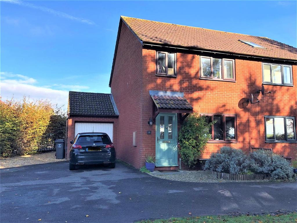 Chandlers Close, All Cannings 3 bed semidetached house £300,000