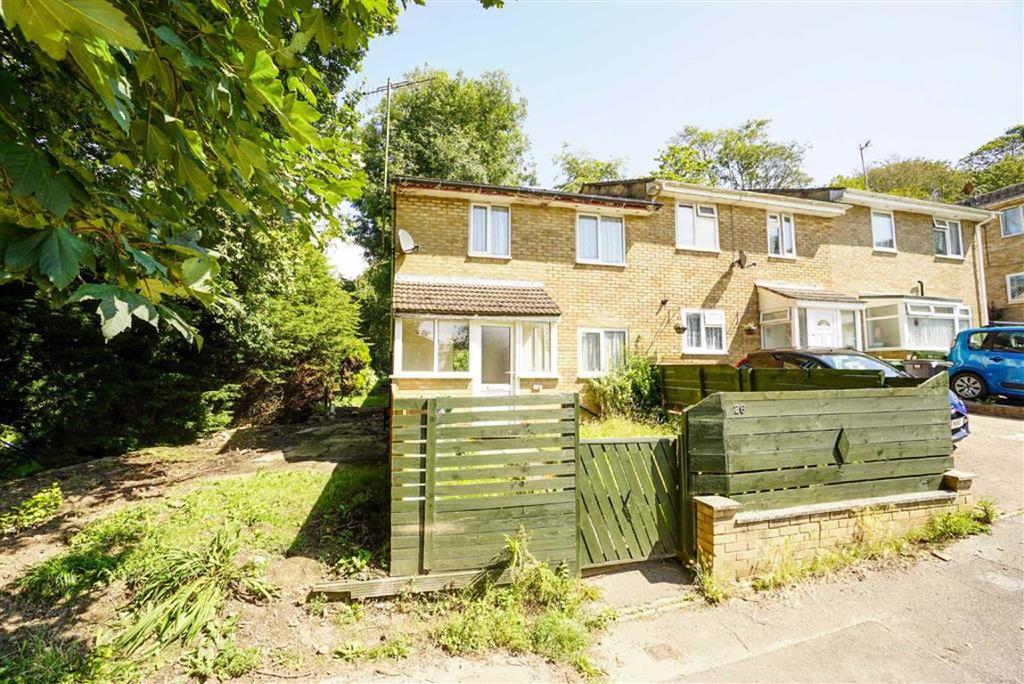 Brackendale, Hastings, East Sussex 3 bed end of terrace house £200,000