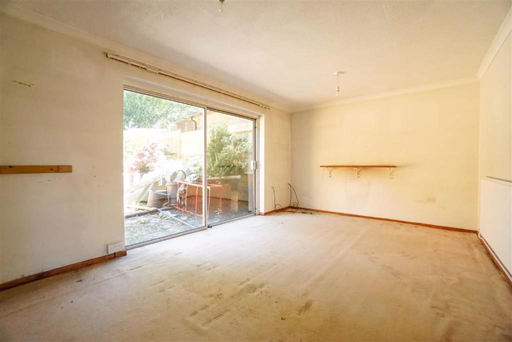 Brackendale, Hastings, East Sussex 3 bed end of terrace house £200,000