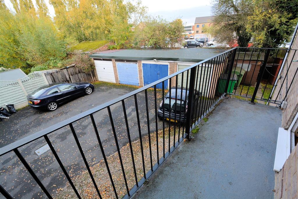Portholme Court, Selby 2 bed apartment £90,000